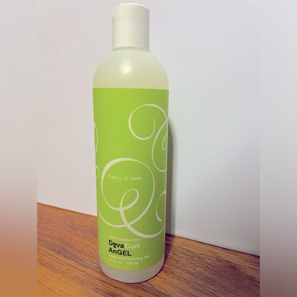 New- Devacurl light curl defining gel